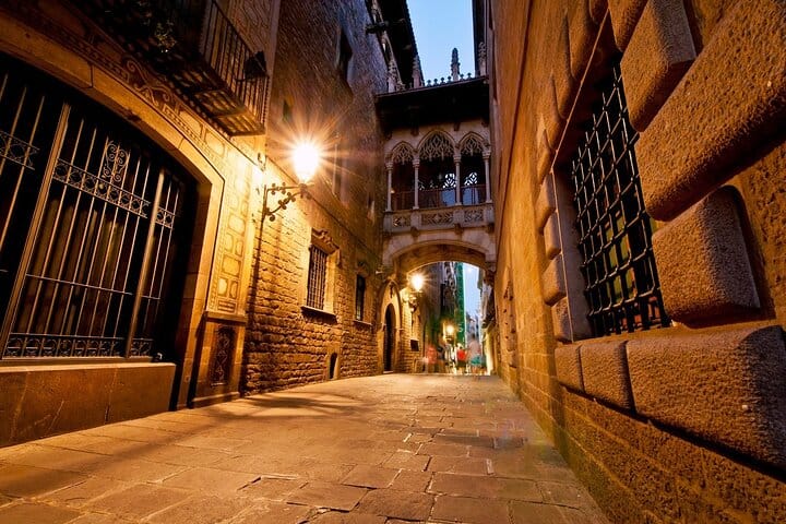 Barcelona Ghost Tour: Gothic Quarter Game (La Rambla, Barcelona Cathedral, etc)