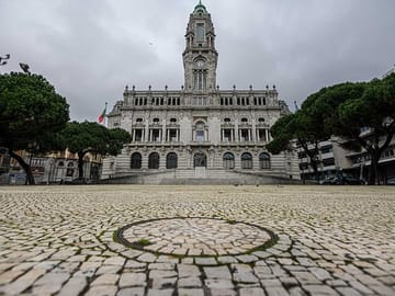 Scenic Bus Tour from Porto to Algarve with Aveiro and Coimbra Stops