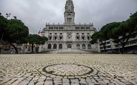 Scenic Bus Tour from Porto to Algarve with Aveiro and Coimbra Stops