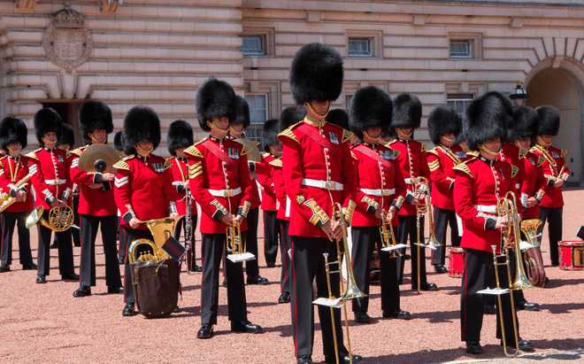 Changing of the Guard Walking Tour in London 5