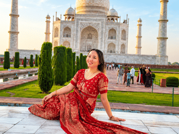 Agra: Taj Mahal Guided Tour with Photography & Rental Saree