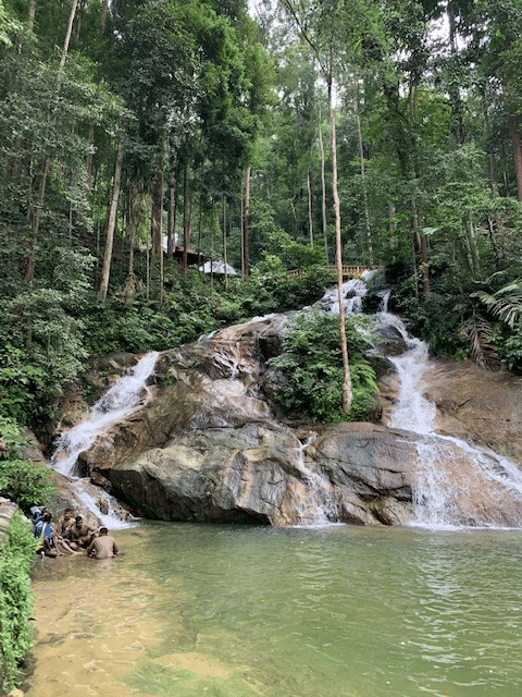 Kanching Waterfalls & Batu Caves Tour