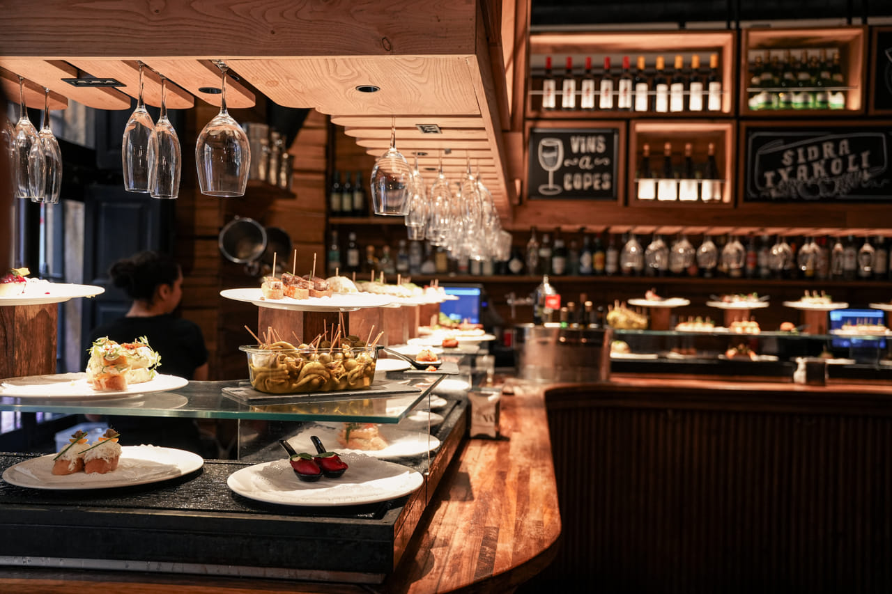 Barcelona: Tipsy Food Tour with History, Paella & Sangria 3
