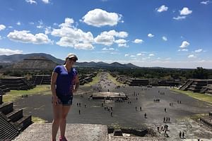 Private Tour: Teotihuacan & Xochimilco in one day
