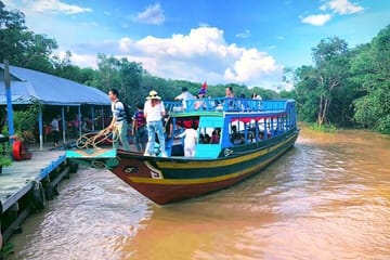 Private Boat Tour from Battambang to Siem Reap on Tonle Sap Lake