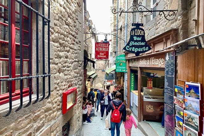 Private Mont-Saint-Michel Tour from Paris by Luxury Vehicle photo 3