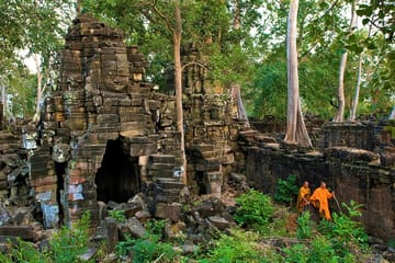 Private Day Trip to Banteay Chhmar Temple and Silk Farm from Siem Reap