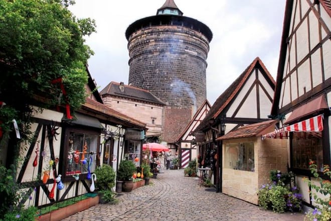 PRIVATE - Nuremberg Combo Tour WWII + Old Town  2