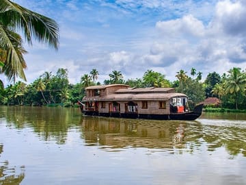 Cochin to Alleppey Backwaters Tour with Overnight Stay
