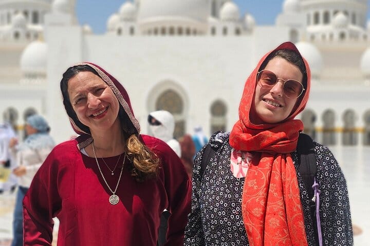 Sheikh Zayed Grand Mosque Tour with Buffet Lunch From Dubai 9