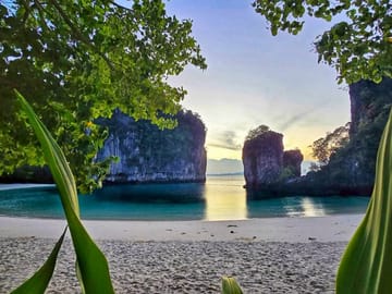 HONG ISLAND – Small Group Tour 12 Guests