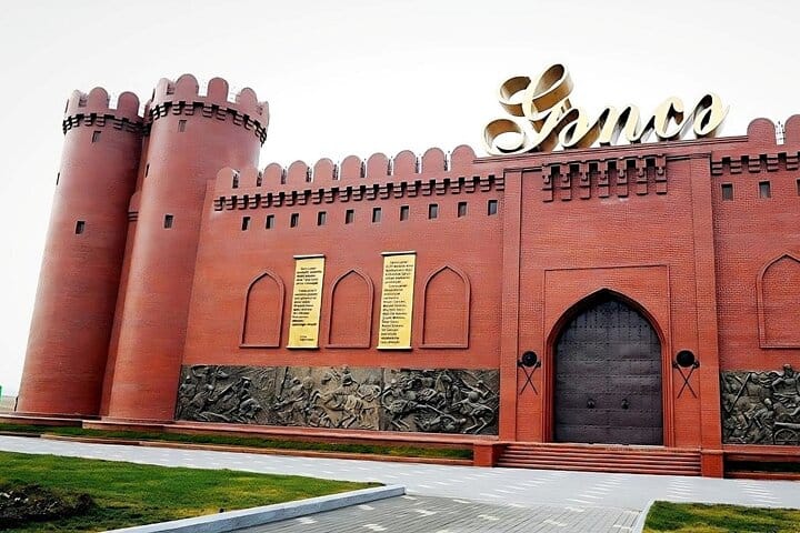 Nizami_Ganjavi_mausoleum_in_Ganja,_Azerbaijan_Ganja_tour_Baku