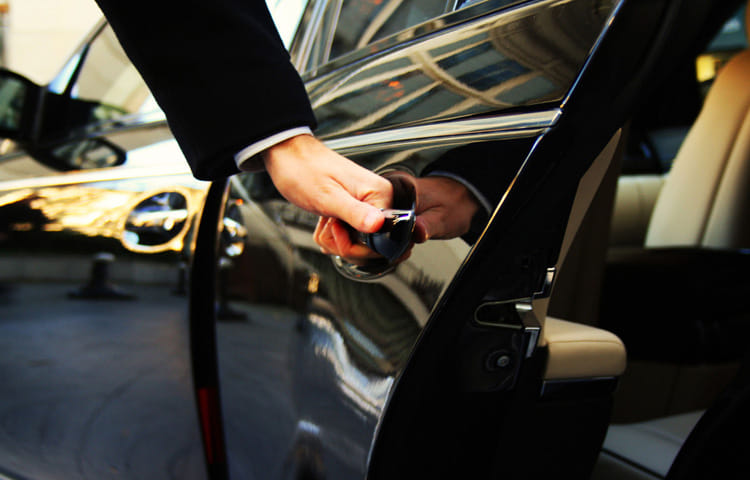Private Luxury Transfer to Fiumicino Airport from Rome 2