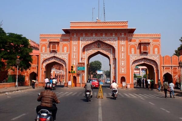 From Delhi: Private Same Day Tour to Jaipur by Train