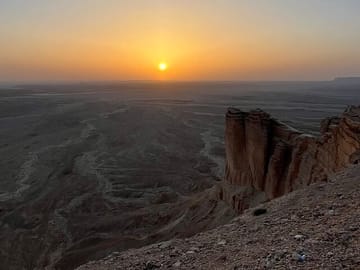 3-Day Riyadh Tour: Edge of the World and Red Sand Dunes