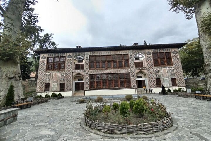 Shekitour_Sheki_tour_VLAtourism_vlatravel-sheki-Khan_palace