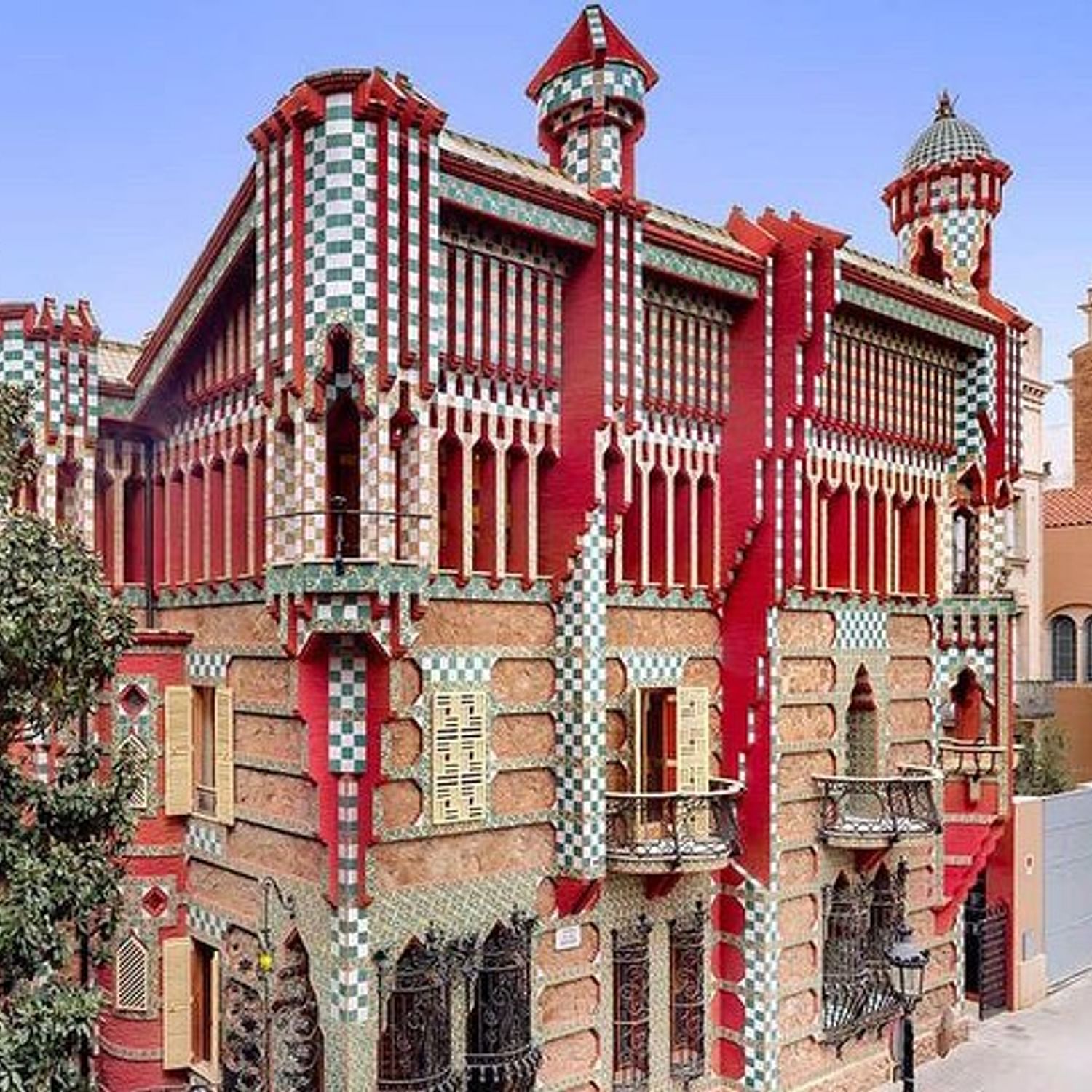 Private Casa Vicens & Park Güell Tour + Official Licensed Guide