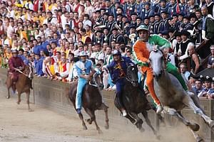 Siena's Palio Horse Race from Florence Including Sightseeing Tour and Dinner