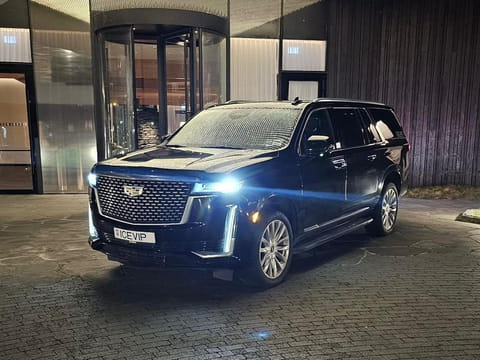 Private Transfer: Keflavik Airport → Reykjavík Cadillac Escalade ESV 600 (SUV 5 Pax)
