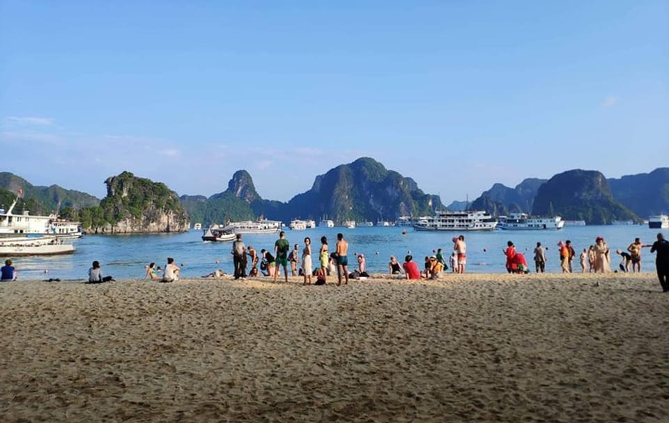 Halong Bay Day Tour with 6-Hour Cruise from Hanoi