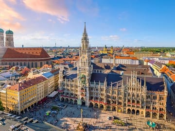 Professional Photo Shoot Tour in Munich's Iconic Locations