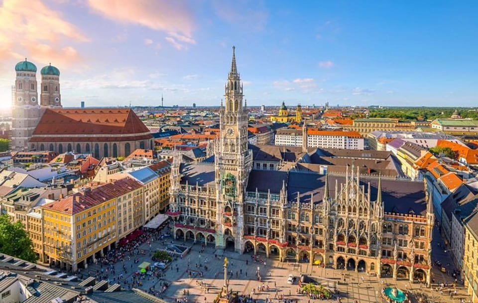 Professional Photo Shoot Tour in Munich's Iconic Locations