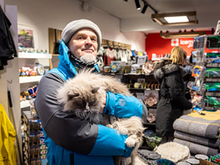 A guide from Your Friend in Reykjavik holding a cat in his arms.
