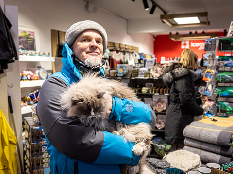 A guide from Your Friend in Reykjavik holding a cat in his arms.