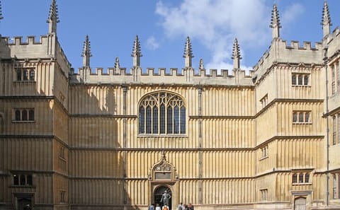 Private 2-Hour Walking Tour of Oxford University Secrets