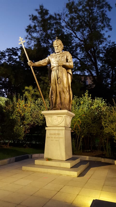 Private Sofia Night Tour with Bulgarian Folklore & Dinner 8