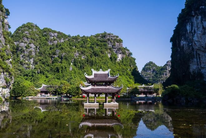Trang An boat trip - Bai Dinh pagoda day Trip 7
