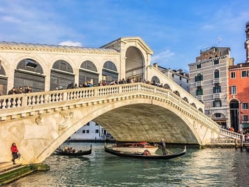 Walking Tour and Mini Cruise in Historic Venice