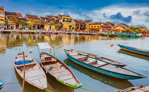 8-Day Adventure Tour of Hanoi, Halong Bay, and Huế