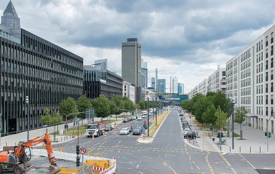 Explore Frankfurt's Highlights by Bus and Foot with a Guide