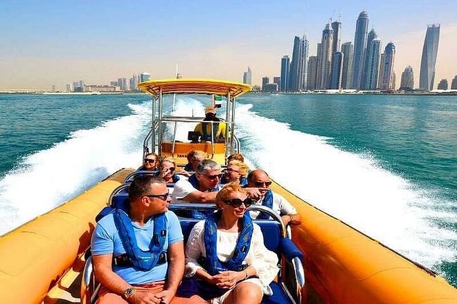 Tour en lancha rápida por Abu Dhabi