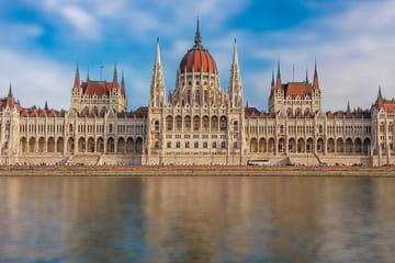 Private Tour of Budapest's Parliament and Downtown Landmarks