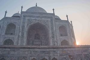 From Delhi: Private Sunrise tour of Taj Mahal & Agra Fort