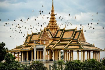 Explore Cambodia: 5-Day Tour of Phnom Penh and Siem Reap