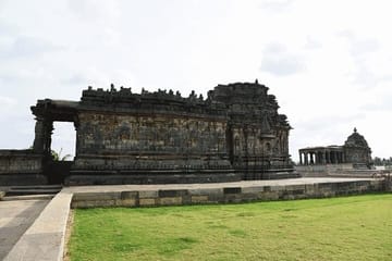 Cultural and Nature Tour from Hubli to Hampi and Badami