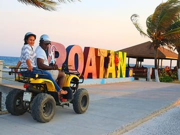 Multiple stops, this time at the Roatan famous sign