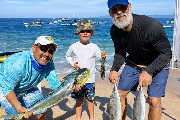 Viajes de pesca privados con pescadores locales y almuerzo del mar a la mesa