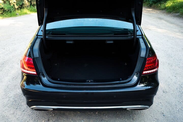 Private Calgary to Banff One-way Transfer in Luxury Car