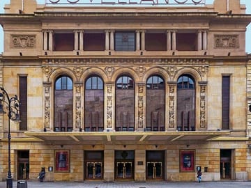 Gijon Highlights – Art, History & Seaside Life in Cimadevilla