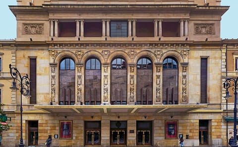 Cimadevilla Walking Tour: Art and History in Gijón