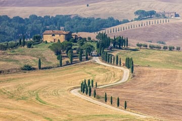 Walking Tour of Medieval Streets and Gardens in San Quirico d'Orcia