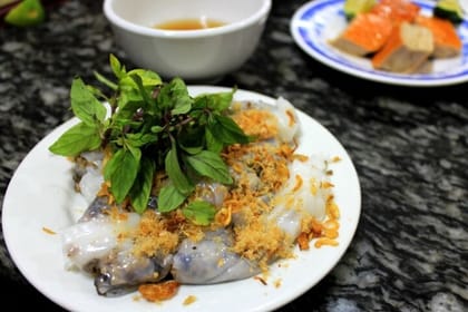 Tasting 8 Different Hanoi Street Foods at Night Time