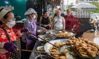 Siem Reap Street Food Tour – Local Night Market Tasting 1