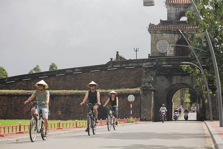 Cycling Tour of Thuy Bieu Village & Ho Quyen Tiger Arena in Hue