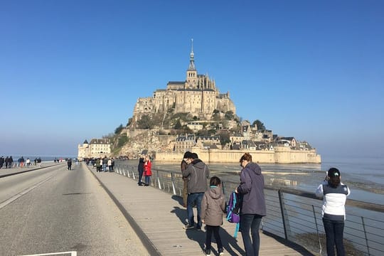 Private Mont-Saint-Michel Tour from Paris by Luxury Vehicle