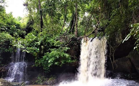 Kbal Spean Trekking Tour with Banteay Srei Visit in Siem Reap
